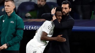 开云APP-马卡：阿韦洛亚优先团结更衣室，战术与体能调整将逐步推进