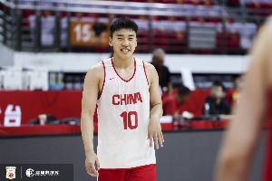 开云娱乐-王俊杰现身雷蒙社媒评论区：老灯！！雷蒙：暑假作业写完了吗？