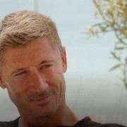 莱万称赞哈维对巴萨的热爱与贡献铸就俱乐部辉煌