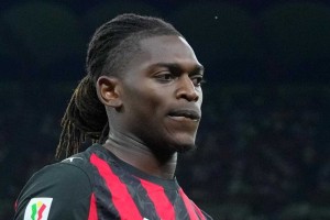 开云入口-意媒：莱奥目前仍只能单独训练，对阵莱切能否上场存在疑问