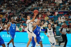 开云官网-惨遭库兹马大帽，邓超：视频分析了一晚上没睡，这是干扰球吧